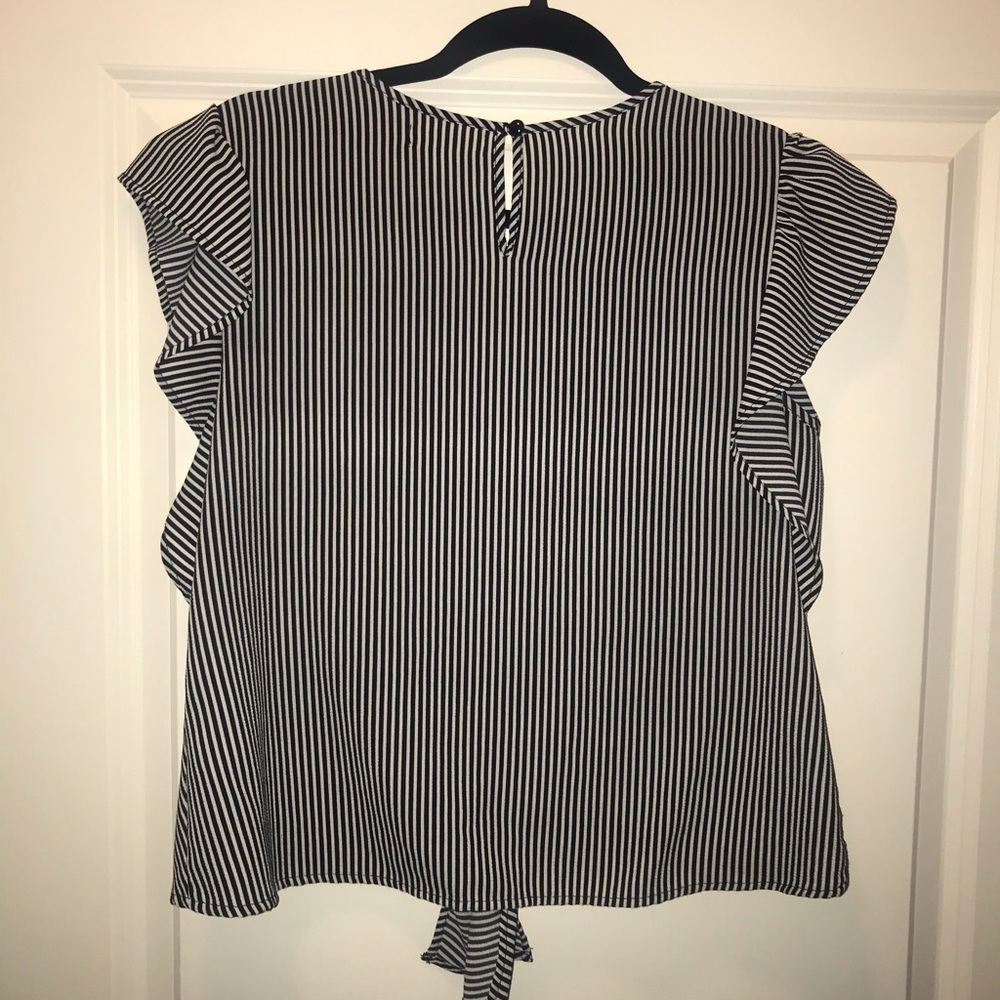 Monteau Ruffle Sleeve Top - Picture 2 of 2